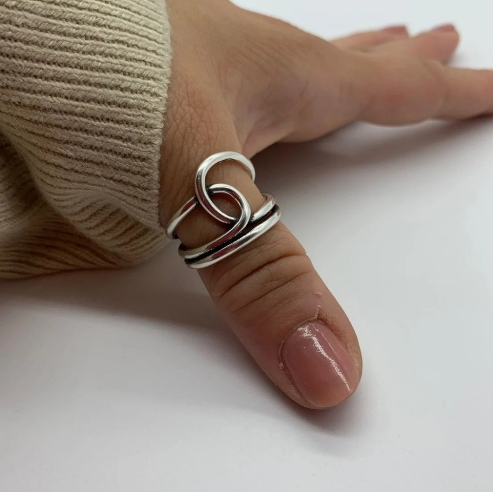 Silver Big Knot Thumb Ring